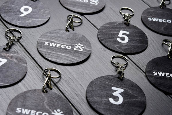 Fully customizable wooden keychain printed keyholder
