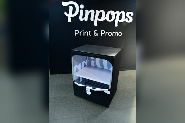 Popup exhibition table with print