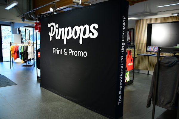 Popup textile exhibition wall with print