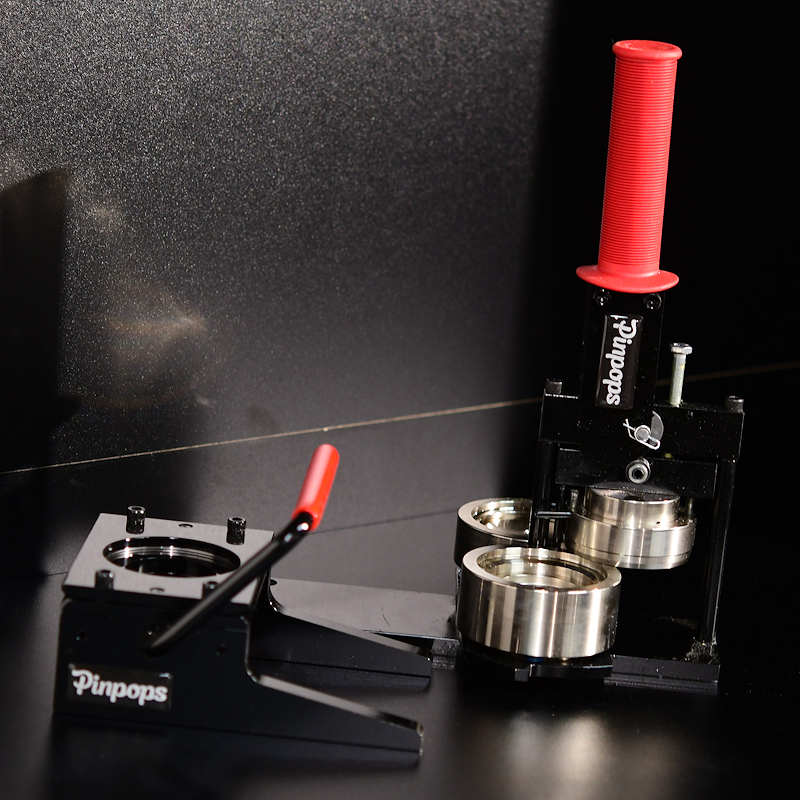 Pinback Button Maker Button maker machine for 32mm, punch cutter and 1000 button components